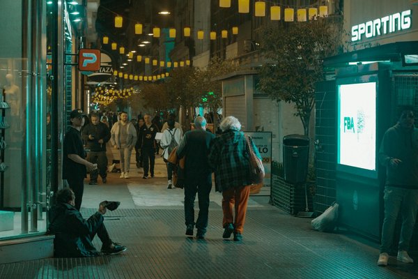 Quelles sont les meilleures pratiques pour organiser des marchés de producteurs locaux dans les quartiers résidentiels ?